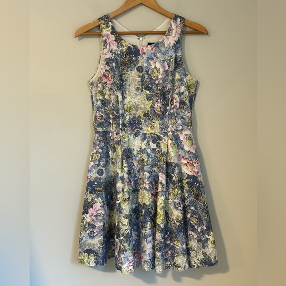 GG5 | Medium | Sleeveless Floral Fit & Flare Dress - Picture 1 of 6